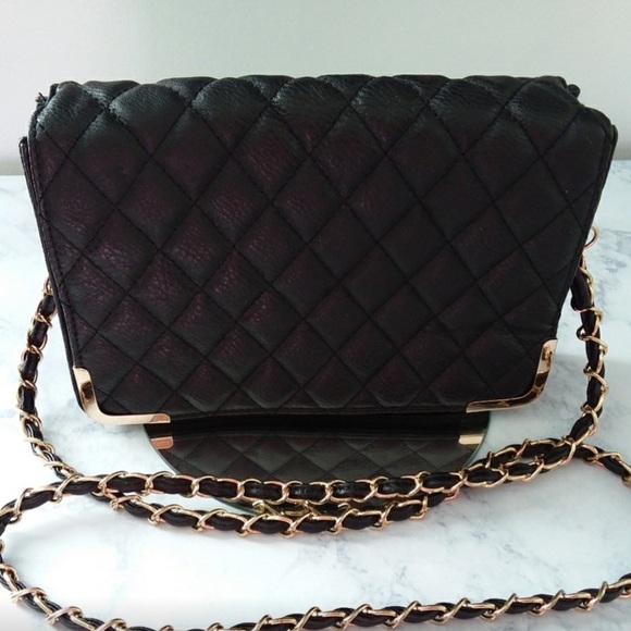 Charlotte Russe Black Quilt Pebbled Faux Leather Bag Gold Detachable Chain Strap - Picture 4 of 11